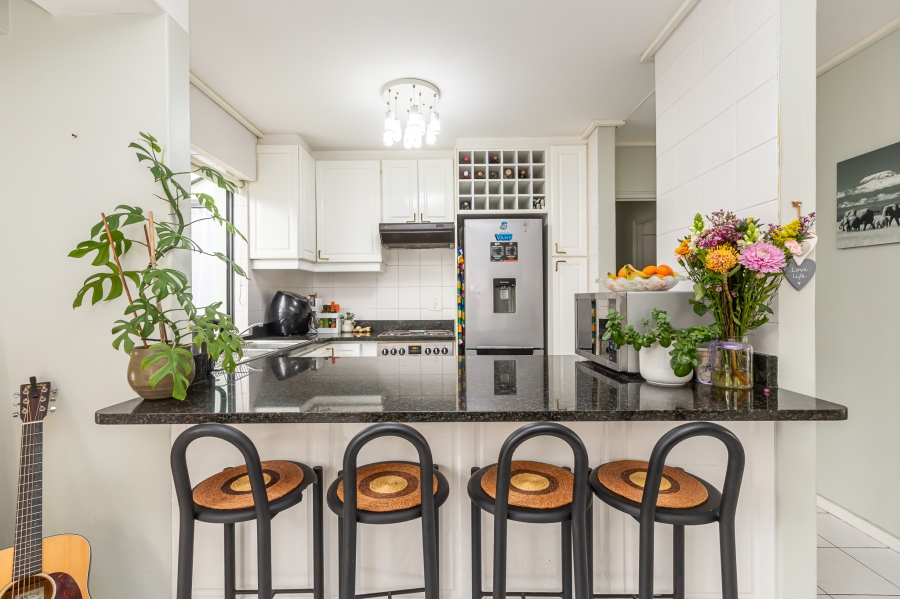To Let 2 Bedroom Property for Rent in Sea Point Western Cape